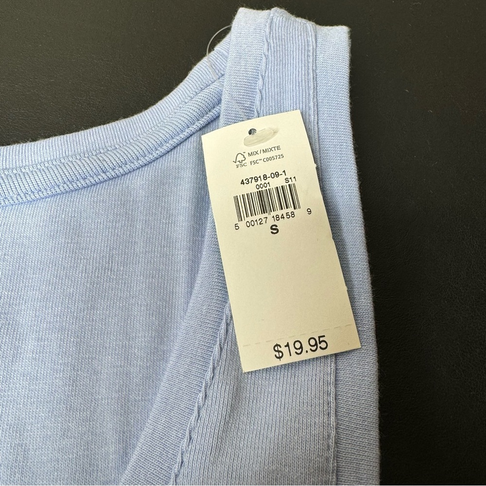 Modern Cropped Tank Top - Picture 4 of 7